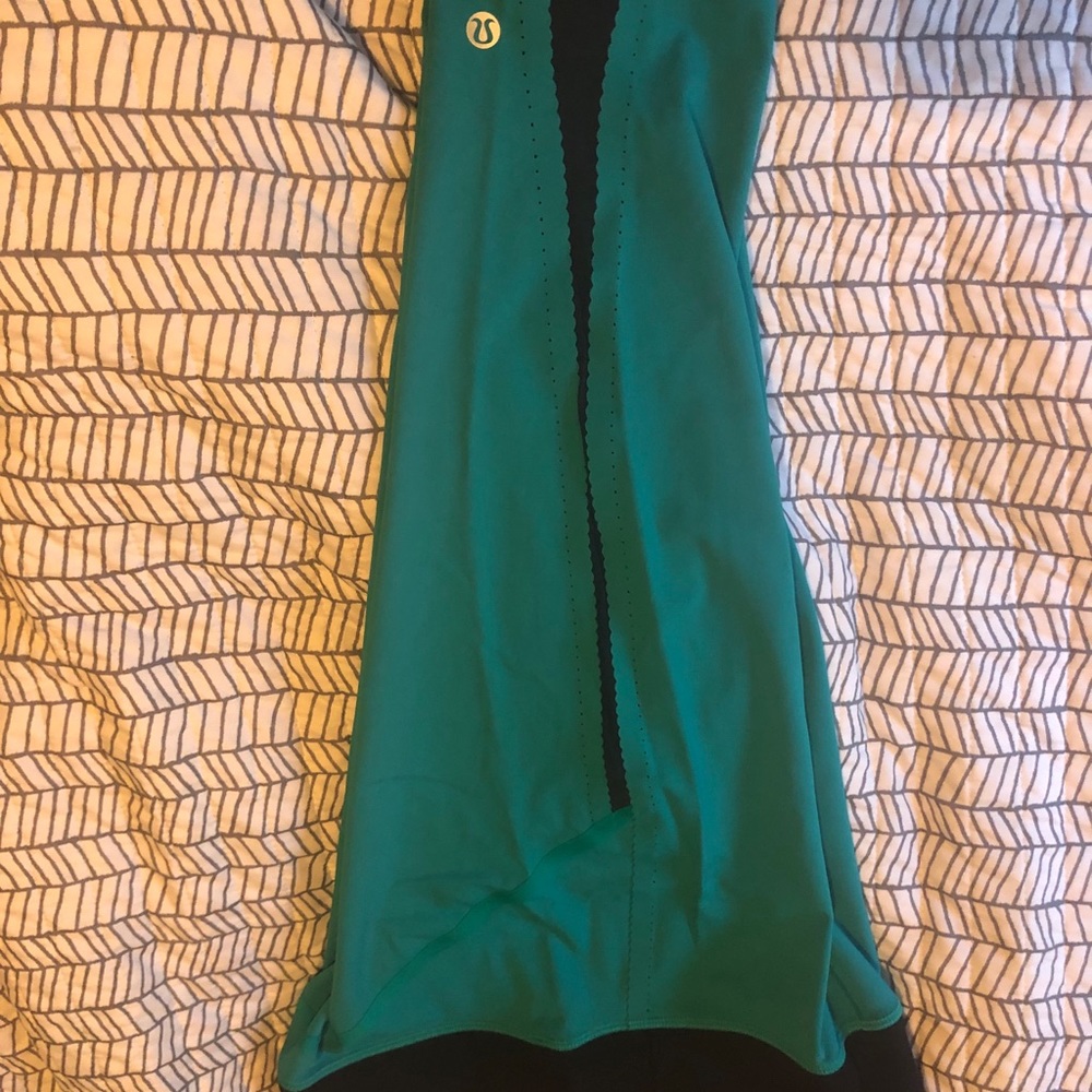 Lululemon cropped leggings. Size 6.